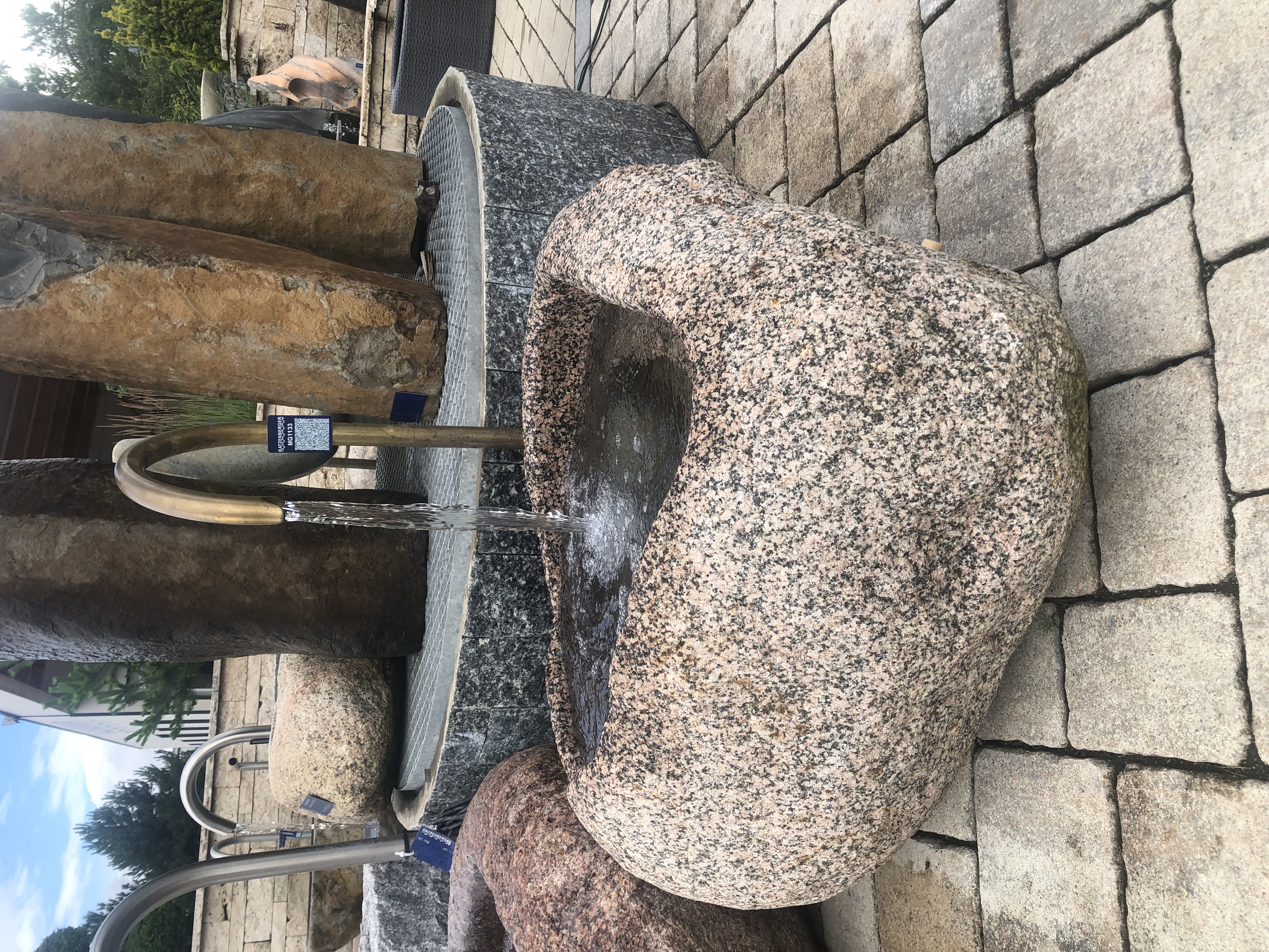 Granit Flußkieselbrunnen MG1133