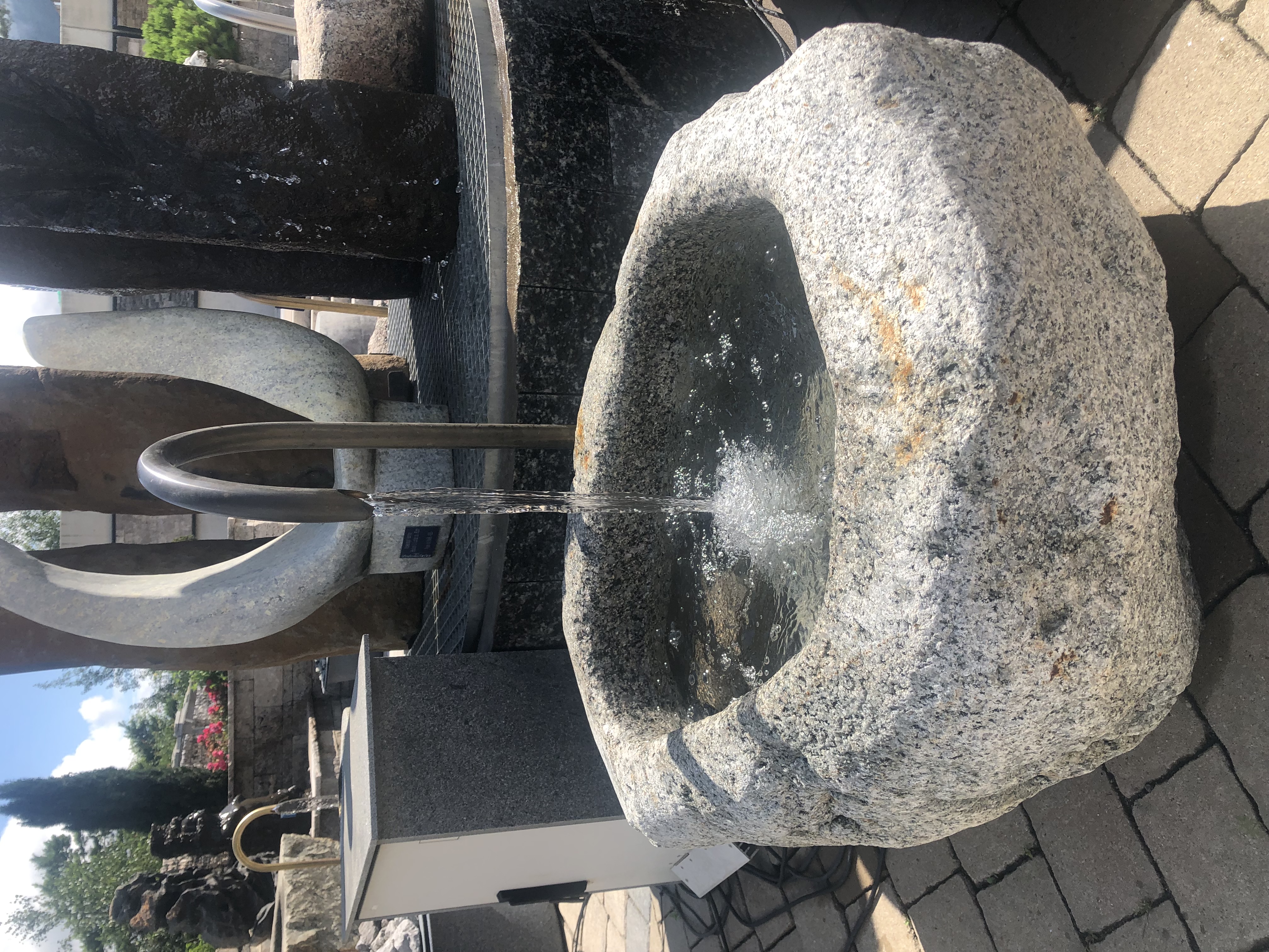 Granit Flußkieselbrunnen MG1134
